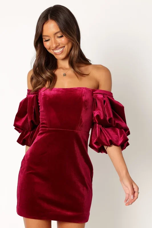 Dali Off Shoulder Velvet Mini Dress – Ruby